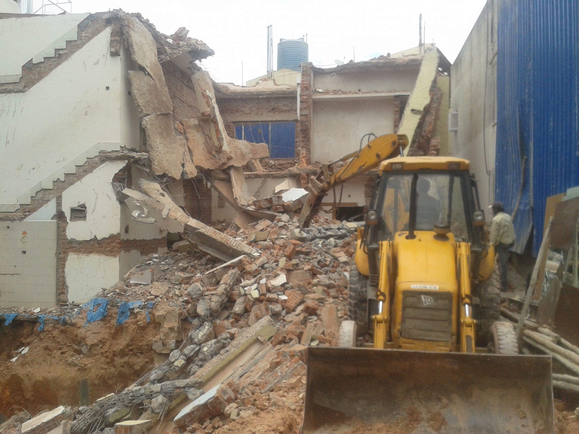 Top benefits of finding and hiring quality demolition services